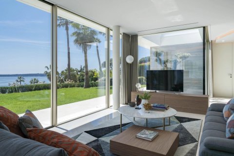 5 bedrooms Villa in Cannes, France No. 67316 9