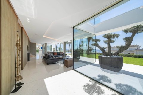 5 bedrooms Villa in Cannes, France No. 67316 7