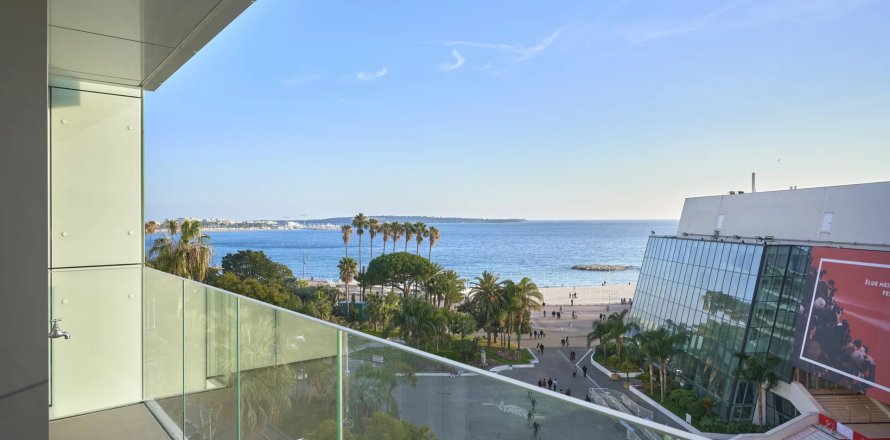 3 dormitorios Apartment en Cannes, France No. 67314