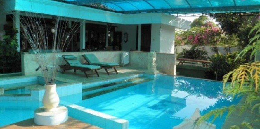 6 bedrooms Villa in Nusa Dua, Indonesia No. 23042