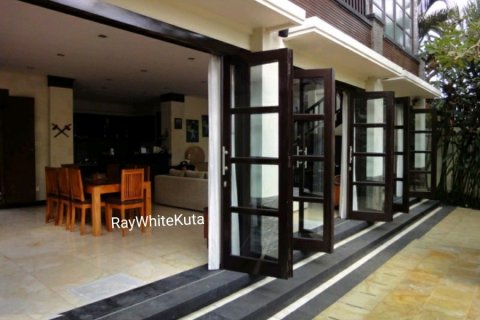 3 bedrooms Villa in Canggu, Indonesia No. 23045 8