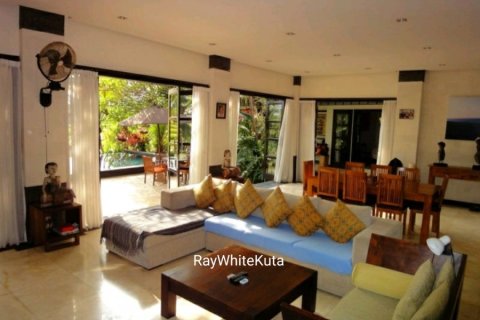 3 bedrooms Villa in Canggu, Indonesia No. 23045 1