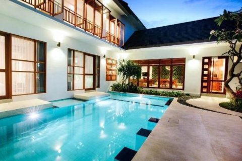 5 bedrooms Villa in Kuta, Indonesia No. 23086 1