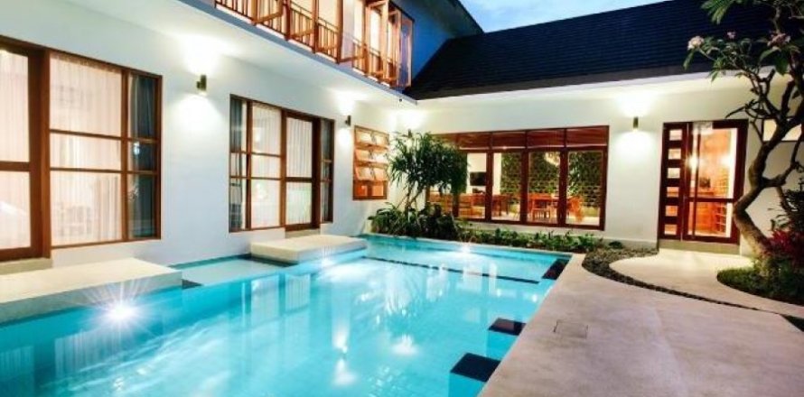 5 bedrooms Villa in Kuta, Indonesia No. 23086