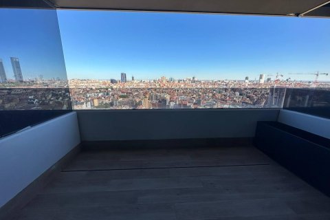 3 bedrooms Apartment in Madrid, Spain No. 26745 17