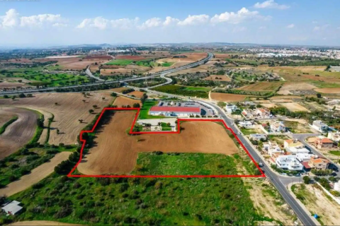 22061m² Land in Oroklini, Cyprus No. 64607 3