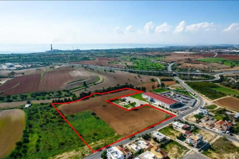 22061m² Land in Oroklini, Cyprus No. 64607 1