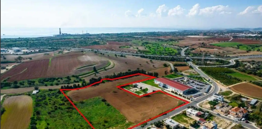 22061m² Land in Oroklini, Cyprus No. 64607