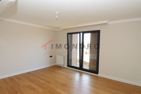 4+1 Apartment in Üsküdar, Turkey No. 18024 22