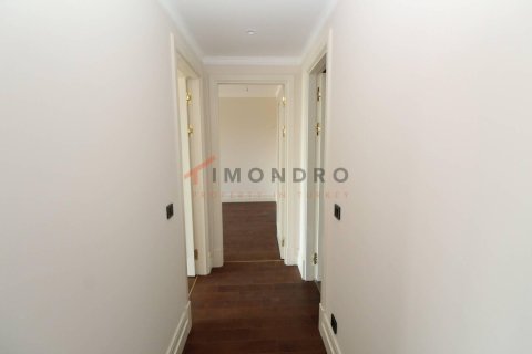 2+1 Apartment en Zeytinburnu, Turkey No. 16750 12