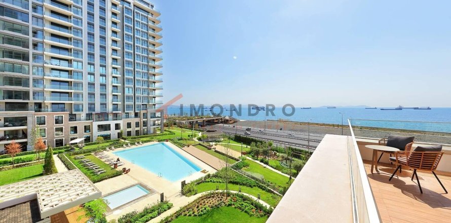 2+1 Apartment en Zeytinburnu, Turkey No. 16750