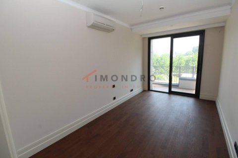 2+1 Apartment en Zeytinburnu, Turkey No. 16750 19