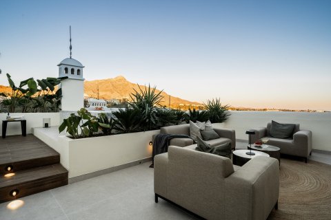 3 bedrooms Penthouse in Nueva Andalucia, Spain No. 27122 5