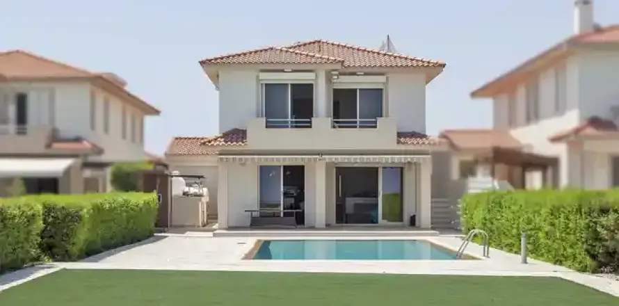 5 bedrooms House in Pervolia, Cyprus No. 40076