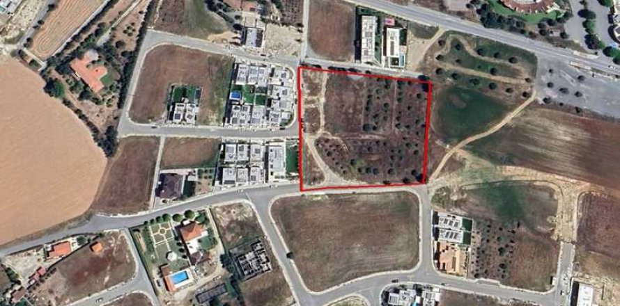 9867m² Land en Latsia, Cyprus No. 73150