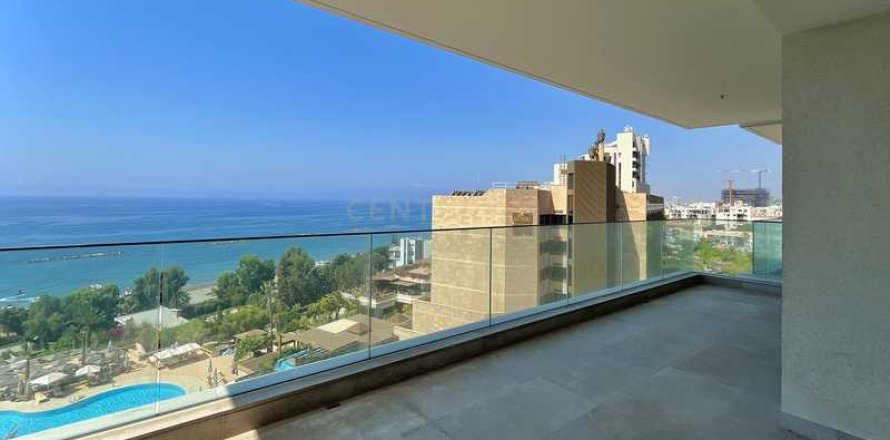 3 bedrooms Apartment in Agios Tychonas, Cyprus No. 74931