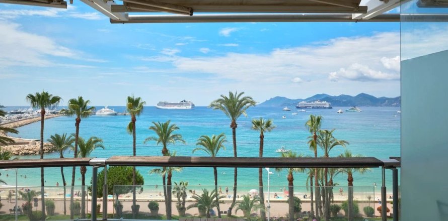 2 bedrooms Apartment in Cannes, France No. 67366