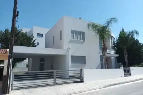 3 bedrooms House in Nicosia, Cyprus No. 31838 1