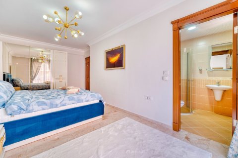 2+1 Apartment en Mahmutlar, Turkey No. 13777 2