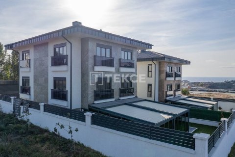 5+2 Villa en Beylikduezue, Turkey No. 11913 3