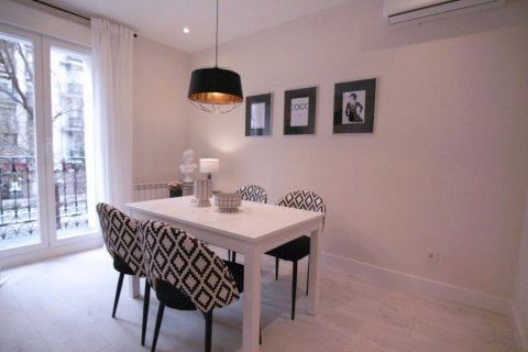 2 bedrooms Apartment in Madrid, Spain No. 26899 7