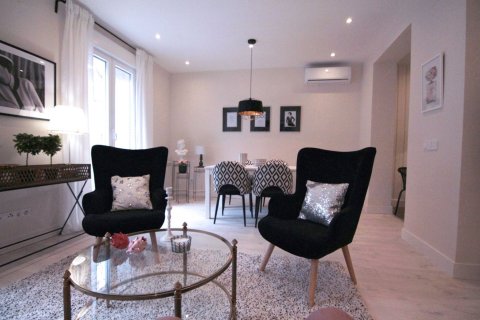 2 dormitorios Apartment en Madrid, Spain No. 26899 5