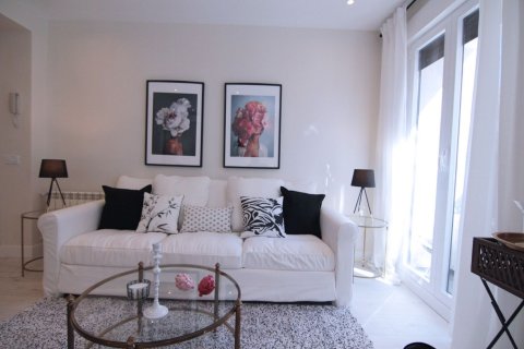 2 dormitorios Apartment en Madrid, Spain No. 26899 3