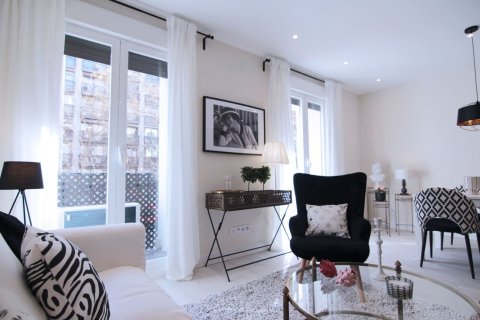 2 dormitorios Apartment en Madrid, Spain No. 26899 9