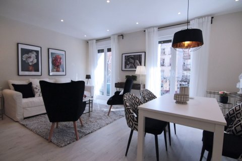 2 bedrooms Apartment in Madrid, Spain No. 26899 1