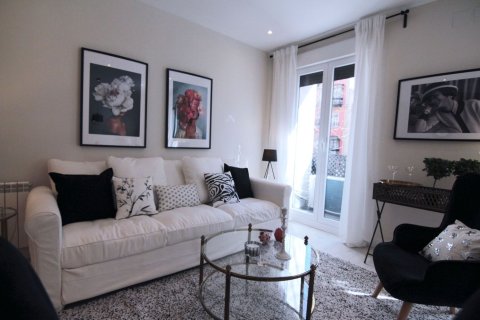 2 dormitorios Apartment en Madrid, Spain No. 26899 2