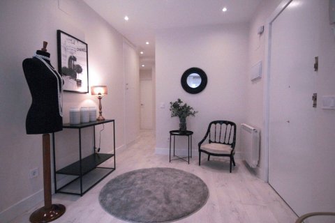 2 bedrooms Apartment in Madrid, Spain No. 26899 10