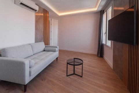 3 bedrooms Apartment in Madrid, Spain No. 26843 2