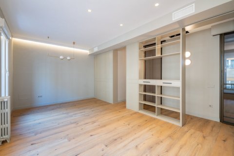 3 dormitorios Apartment en Madrid, Spain No. 26900 2