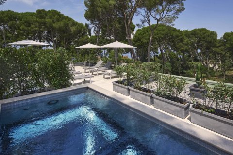 5 bedrooms Villa in Antibes, France No. 74629 9