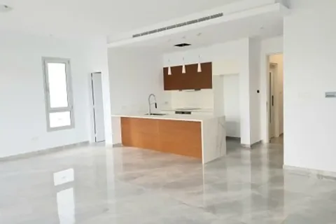 2 bedrooms Apartment in Limassol, Cyprus No. 32435 6