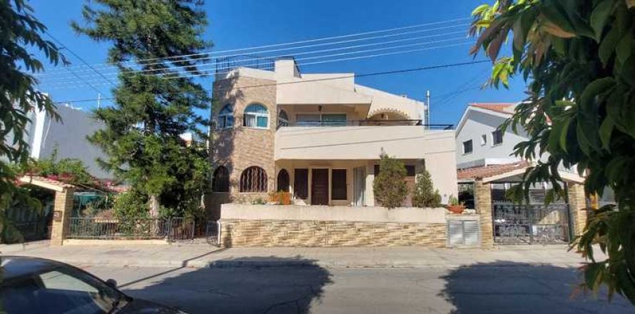 6 bedrooms House in Germasogeia, Cyprus No. 39403