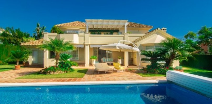 3 bedrooms House in Marbella, Spain No. 25511