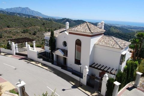 4 bedrooms House in Benahavis, Spain No. 25510 2