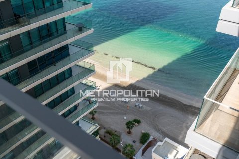 2 dormitorios Apartment en EMAAR Beachfront, UAE No. 8170 30