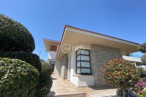 6 bedrooms House in Strovolos, Cyprus No. 29948 3