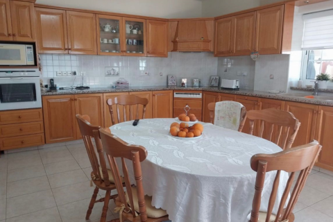 4 bedrooms Villa in Limassol, Cyprus No. 32125 16