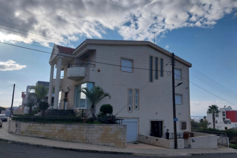 4 bedrooms Villa in Limassol, Cyprus No. 32125 3