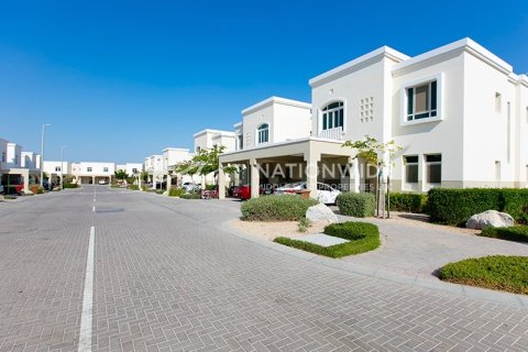 3 dormitorios Villa en Al Ghadeer, UAE No. 3759 1