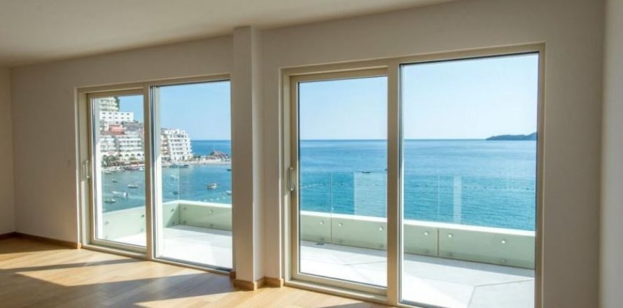 3 bedrooms Apartment in Budva, Montenegro No. 66882