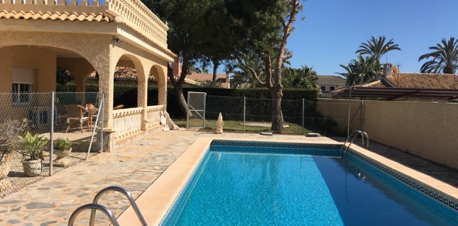 4 bedrooms Villa in Cabo Roig, Spain No. 26099