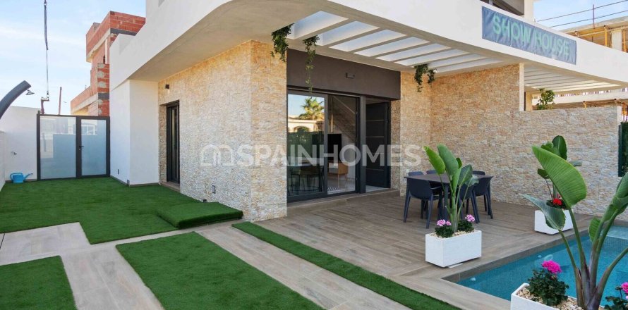 3 bedrooms Villa in Los Montesinos, Spain No. 26656