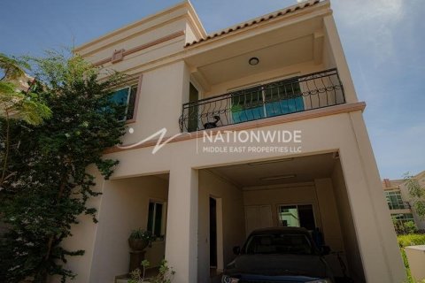 3 bedrooms Villa in Abu Dhabi Gate City, UAE No. 3271 1