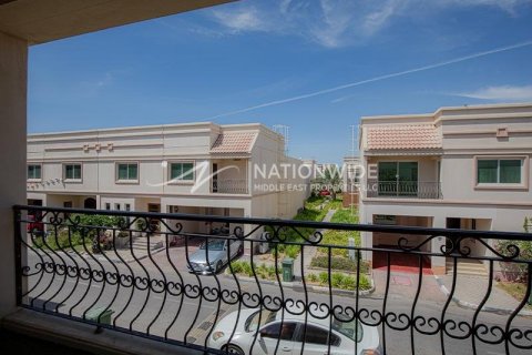 3 bedrooms Villa in Abu Dhabi Gate City, UAE No. 3271 4