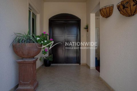 3 bedrooms Villa in Abu Dhabi Gate City, UAE No. 3271 7