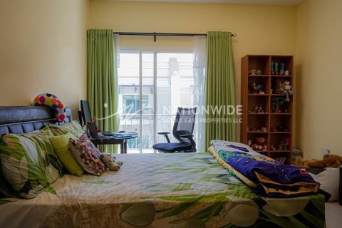 3 bedrooms Villa in Abu Dhabi Gate City, UAE No. 3271 13